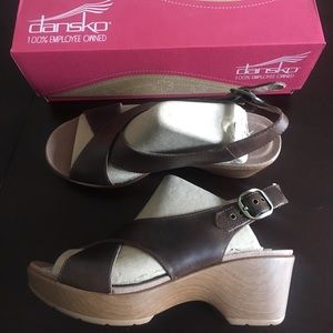 Brand new women’s Dansko Sandals, brown
